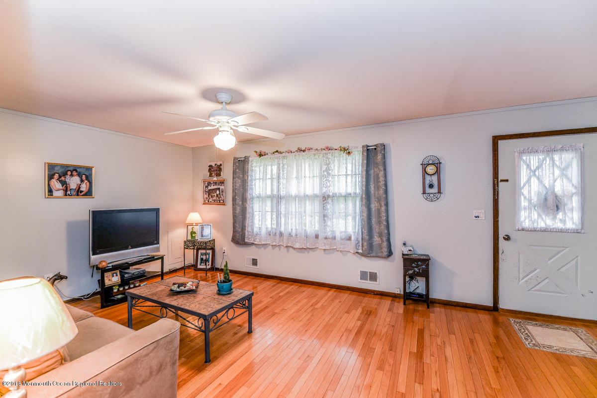 88 Pinewood Road Toms River, NJ 08753 - Photo 3 of 13 pinewood-23