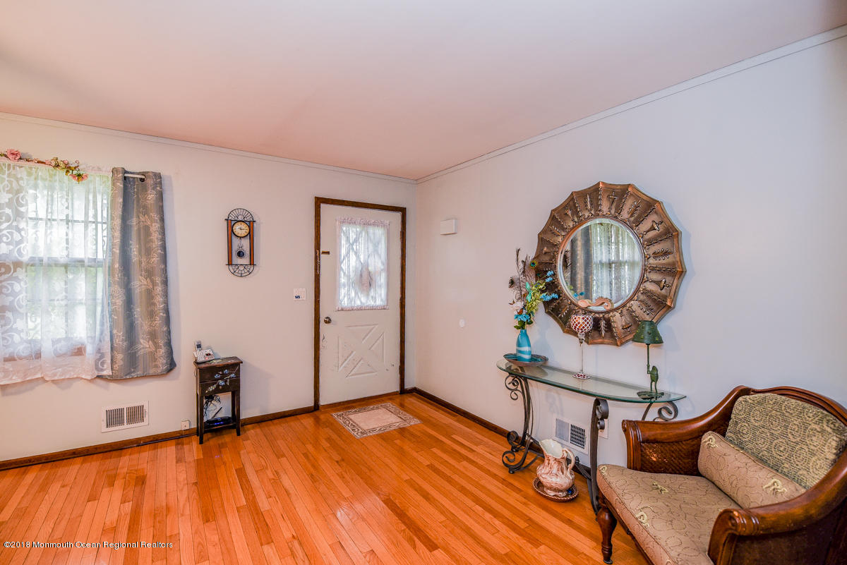 88 Pinewood Road Toms River, NJ 08753 - Photo 4 of 13 pinewood-24