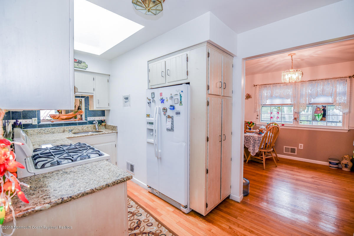 88 Pinewood Road Toms River, NJ 08753 - Photo 5 of 13 pinewood-32