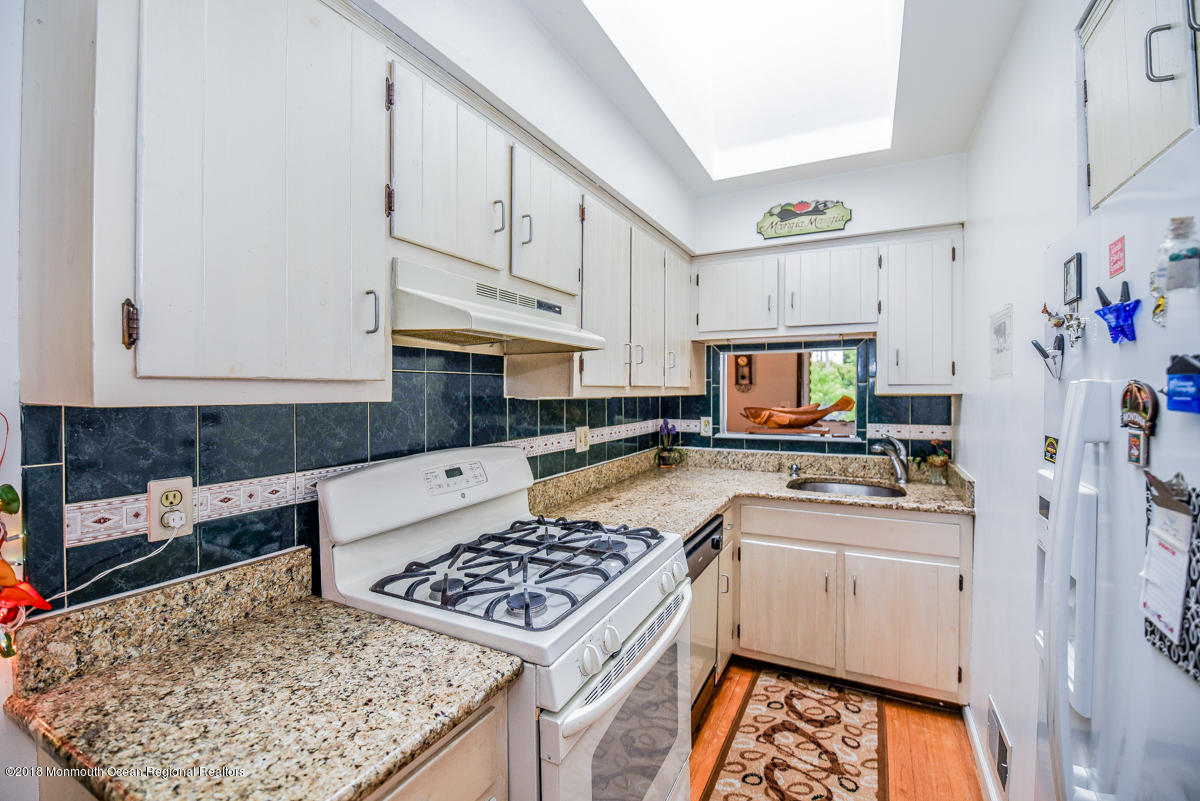 88 Pinewood Road Toms River, NJ 08753 - Photo 6 of 13 pinewood-29