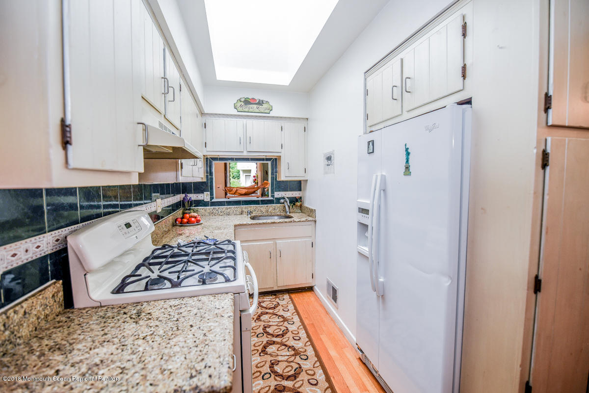 88 Pinewood Road Toms River, NJ 08753 - Photo 7 of 13 pinewood-34