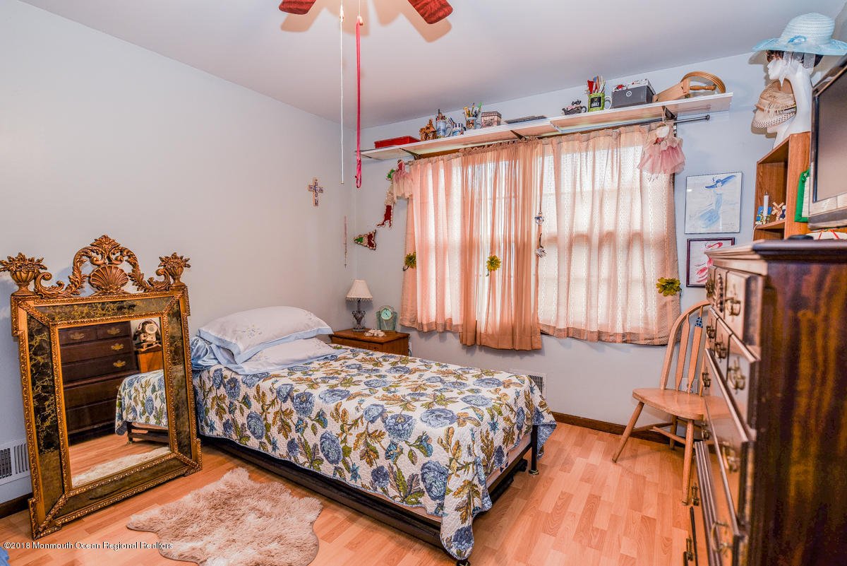 88 Pinewood Road Toms River, NJ 08753 - Photo 10 of 13 pinewood-33