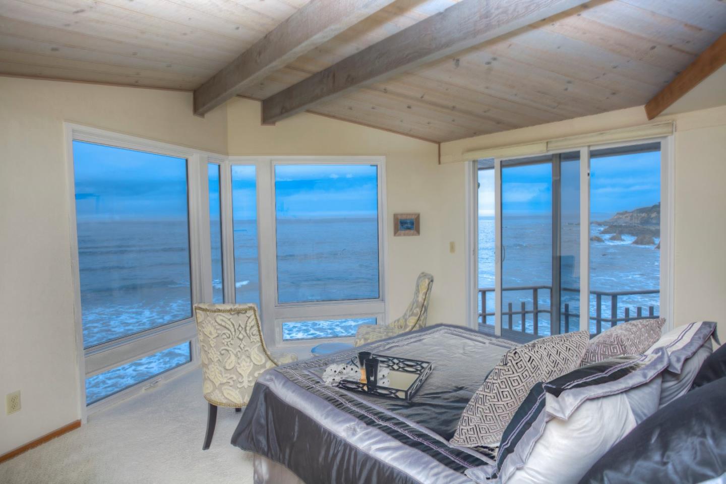 193 Reef Point Road Moss Beach, CA 94038 - Photo 14 of 27 a living room with furniture