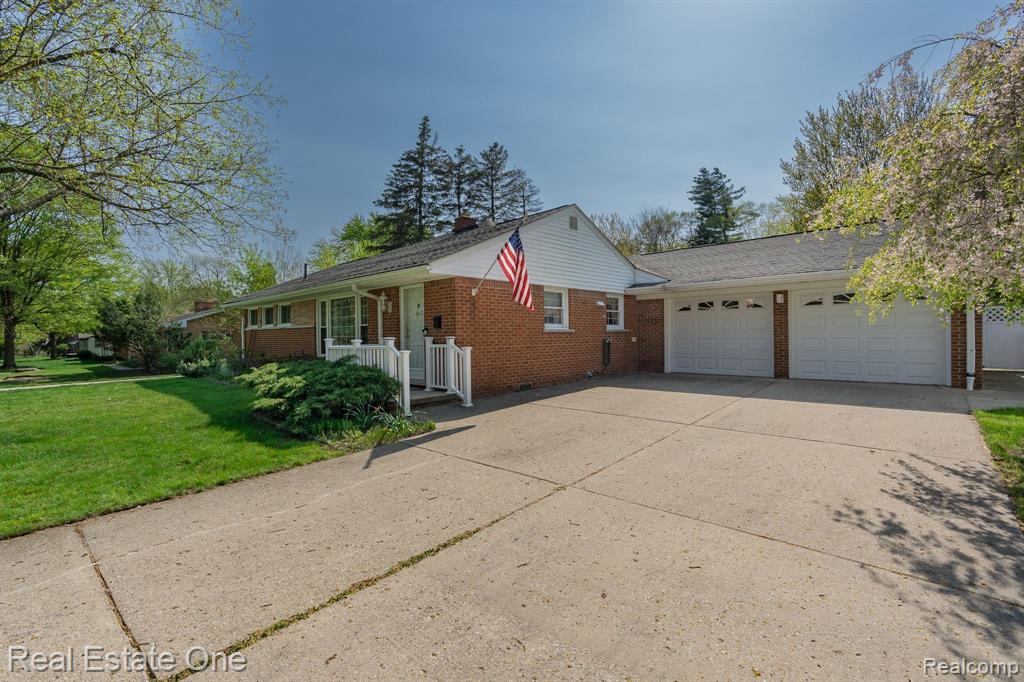 129 Texas Avenue Rochester Hills, MI 48309 - Photo 6 of 50