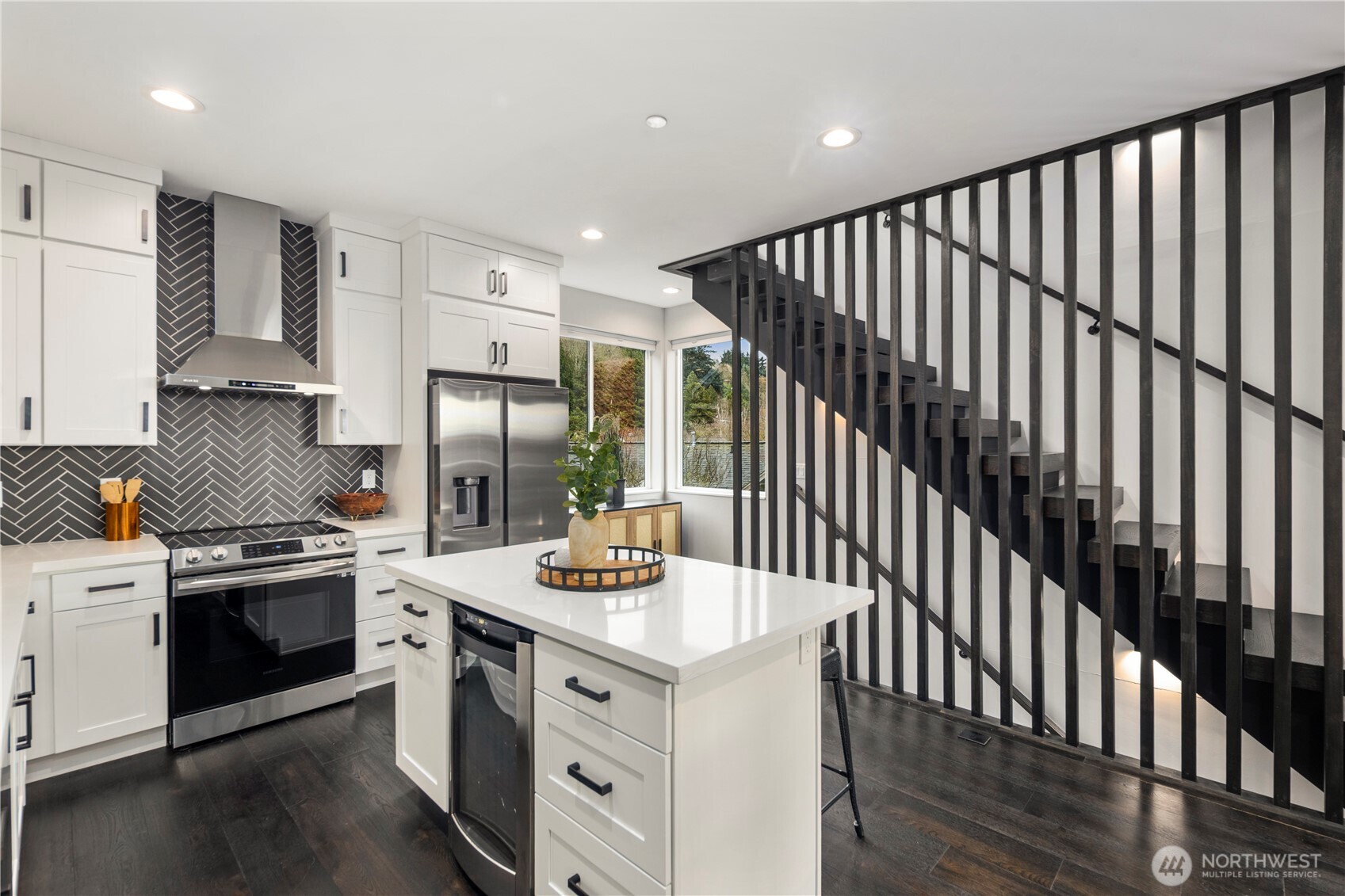 4018 Beach Drive Southwest Seattle, WA 98116 - Photo 10 of 37