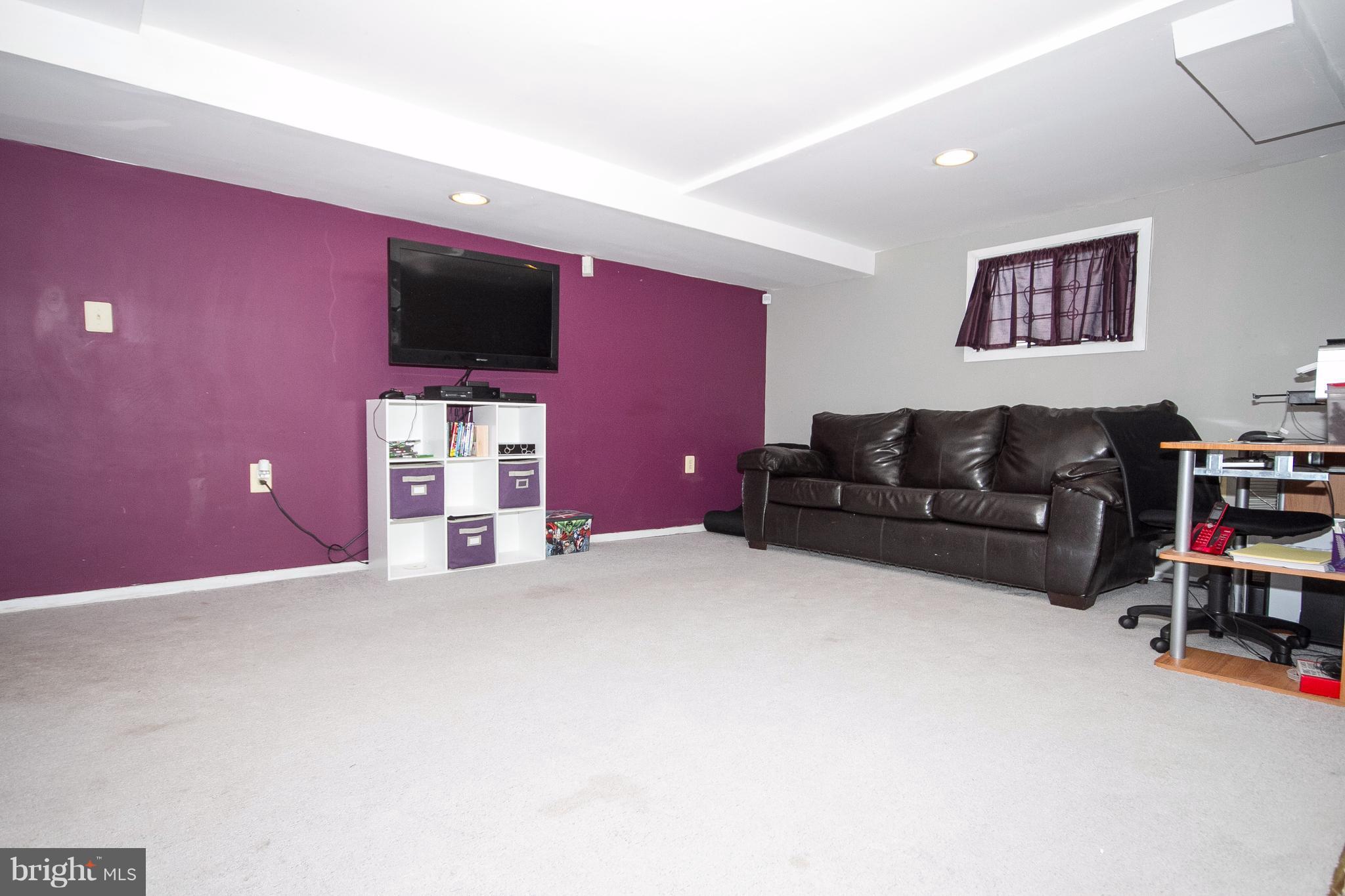 3631 Eitemiller Road Baltimore, MD 21244 - Photo 18 of 27 a living room with furniture