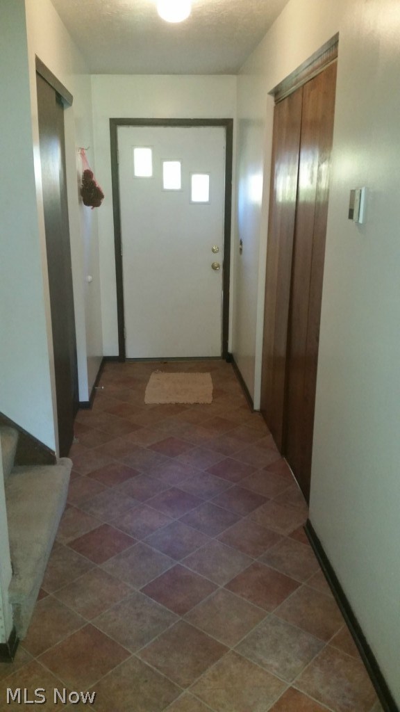 3836 Laubert Road Atwater, OH 44201 - Photo 4 of 17 Foyer