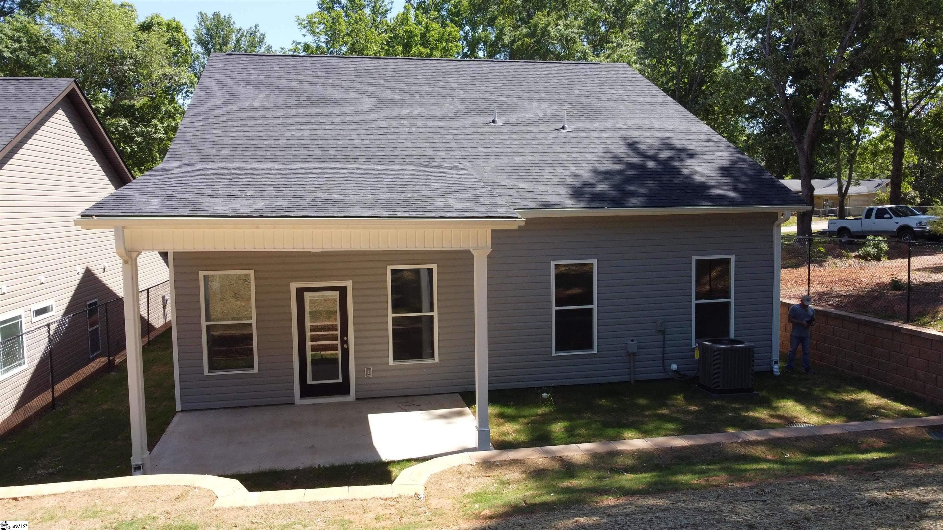 137 Rockingham Road Duncan, SC 29334 - Photo 2 of 31