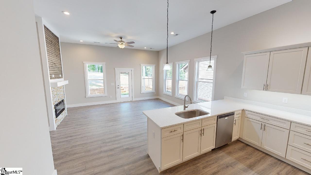 137 Rockingham Road Duncan, SC 29334 - Photo 5 of 31
