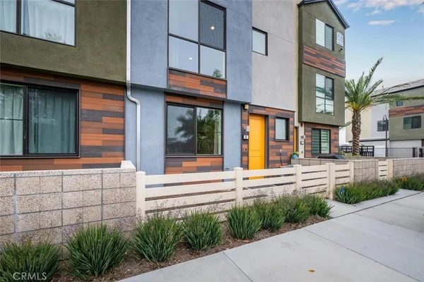 $738,750 | 5860 Linden Avenue, Unit 8, Long Beach, CA 90805