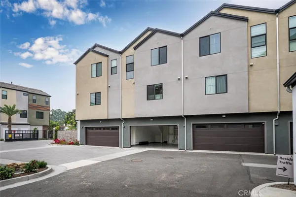 $738,750 | 5860 Linden Avenue, Unit 8, Long Beach, CA 90805