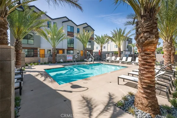 $738,750 | 5860 Linden Avenue, Unit 8, Long Beach, CA 90805