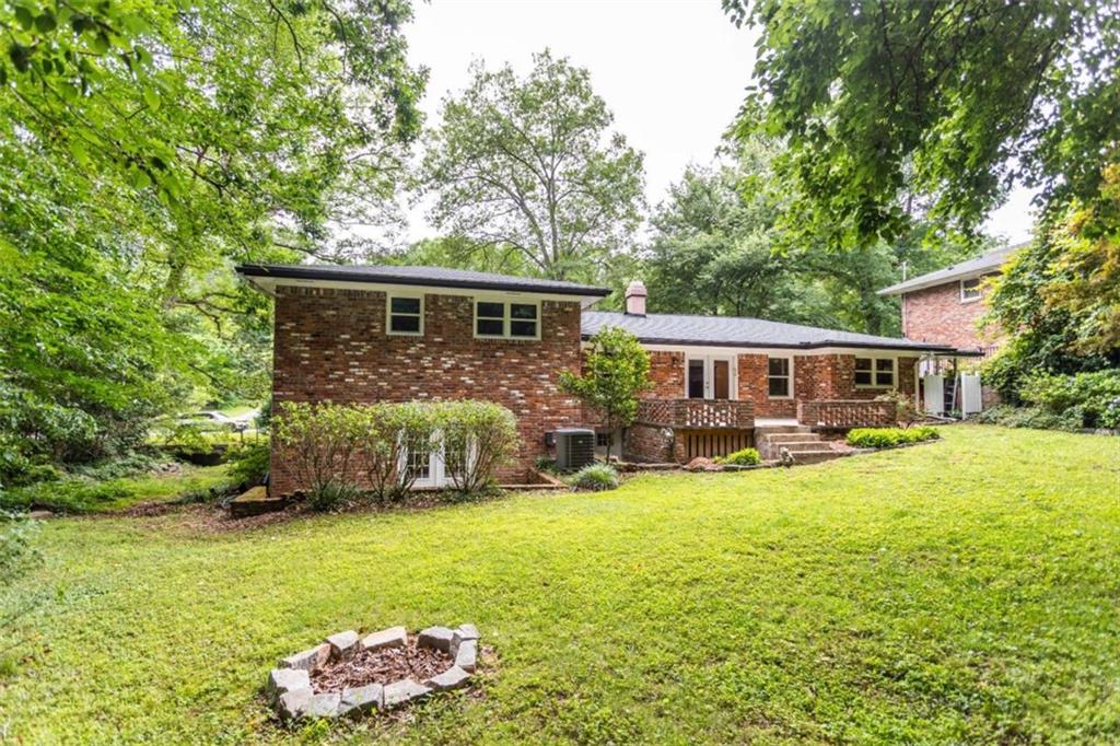 1025 Vistavia Circle Decatur, GA 30033 - Photo 6 of 56