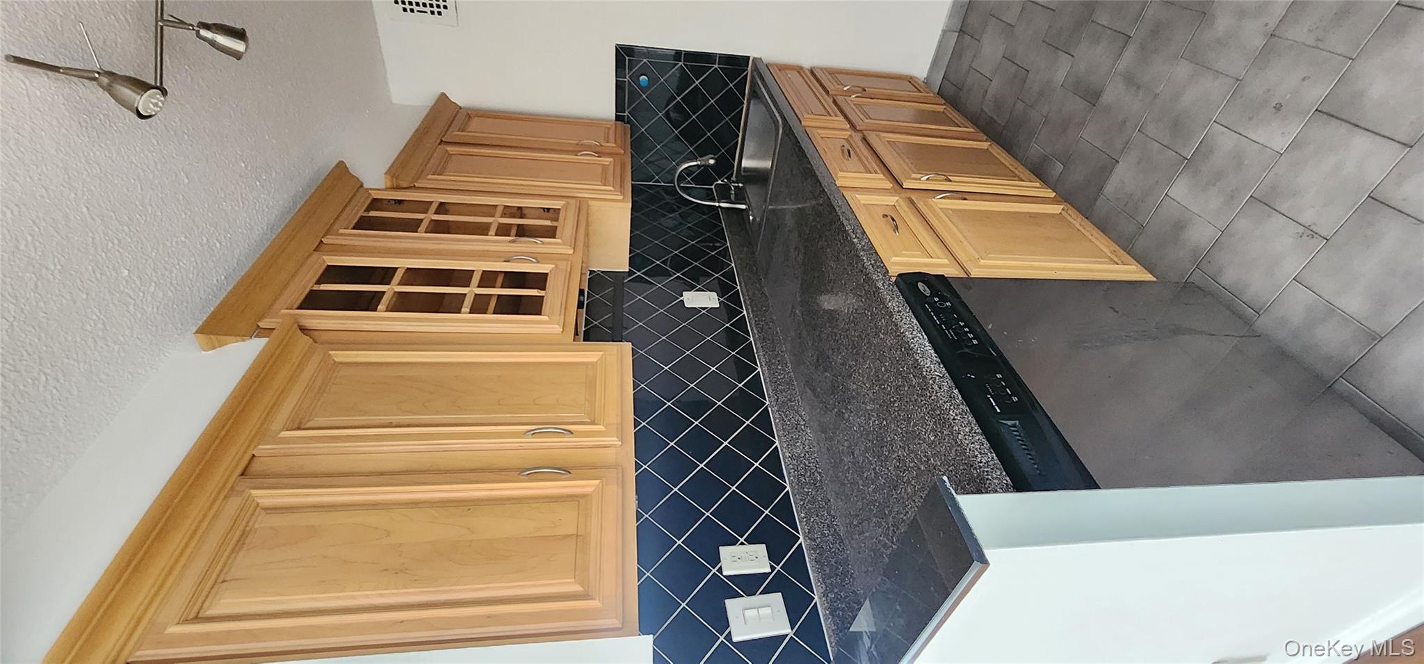 118-17 Union Turnpike, Unit 14E Queens, NY 11375 - Photo 5 of 24 a view of a granite counter top