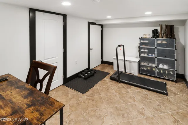 $3,400 | 35 Hollow Wood Lane, Unit 1, Greenwich, CT 06831