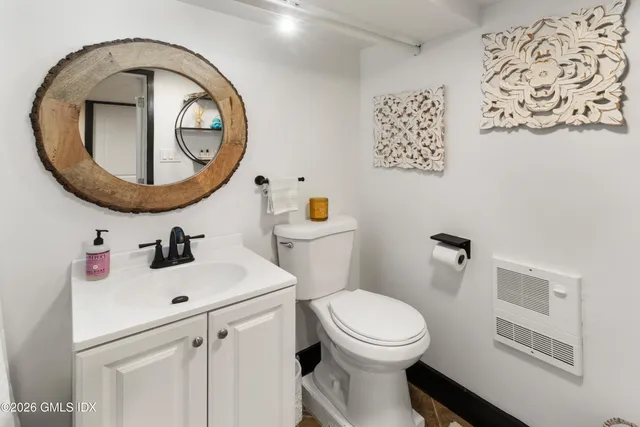 $3,400 | 35 Hollow Wood Lane, Unit 1, Greenwich, CT 06831