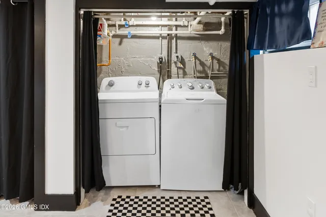 $3,400 | 35 Hollow Wood Lane, Unit 1, Greenwich, CT 06831