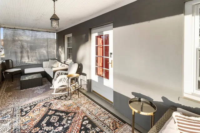 $3,400 | 35 Hollow Wood Lane, Unit 1, Greenwich, CT 06831