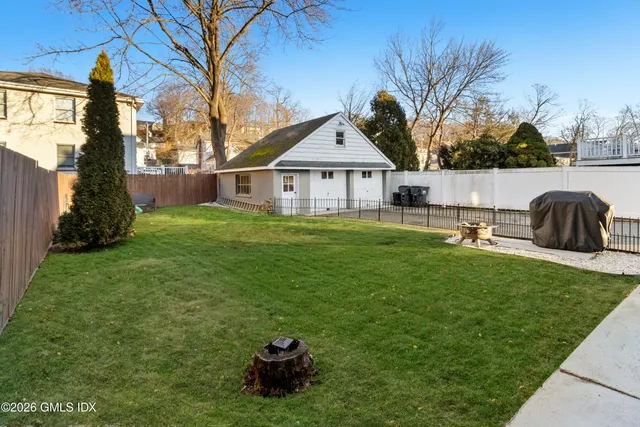 $3,400 | 35 Hollow Wood Lane, Unit 1, Greenwich, CT 06831