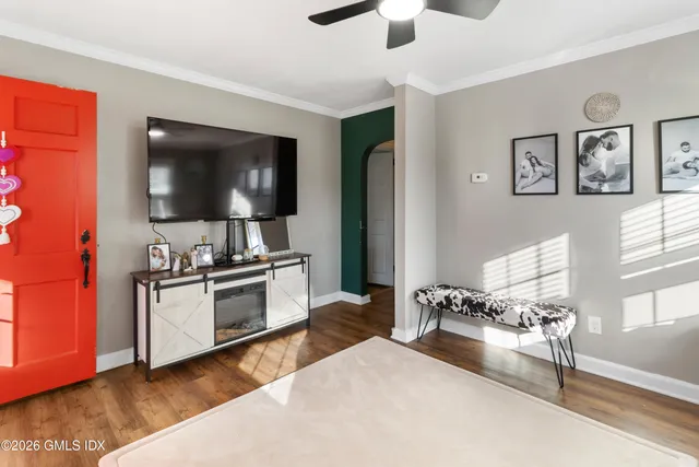 $3,400 | 35 Hollow Wood Lane, Unit 1, Greenwich, CT 06831