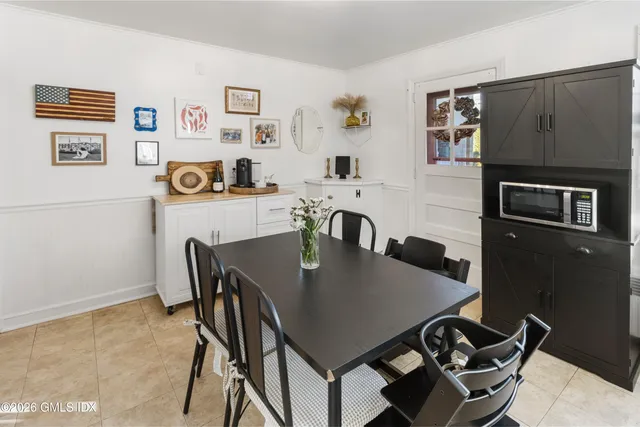 $3,400 | 35 Hollow Wood Lane, Unit 1, Greenwich, CT 06831