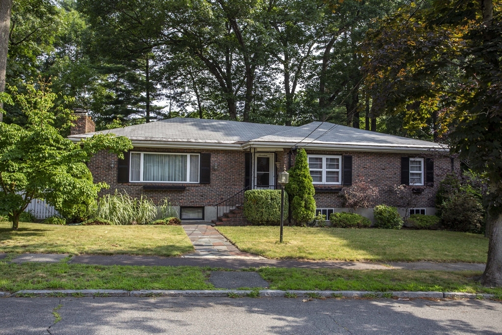 17 Outlook Road Wakefield, MA 01880 - Photo 1 of 38 Gallery Image 1