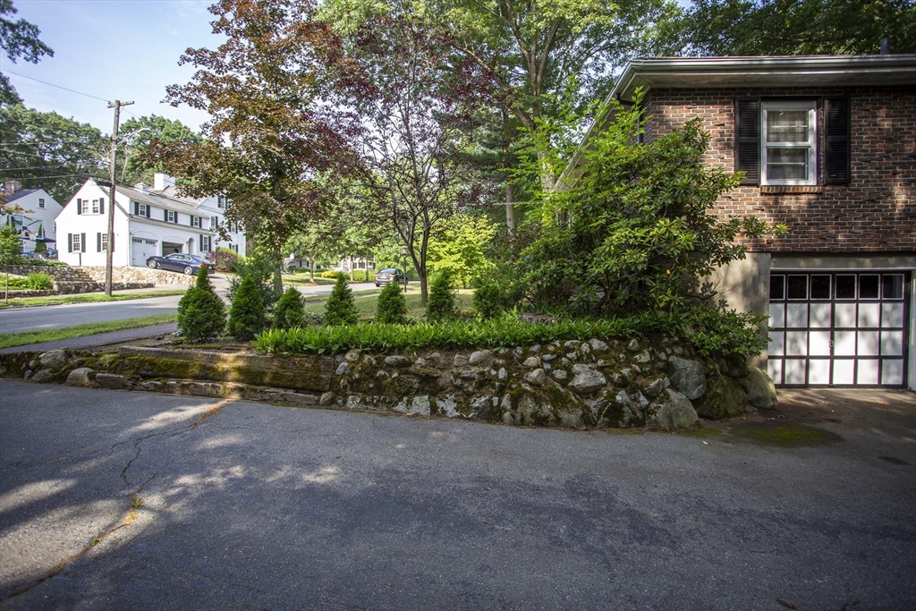 17 Outlook Road Wakefield, MA 01880 - Photo 27 of 38 Gallery Image 27