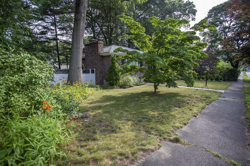 17 Outlook Road Wakefield, MA 01880 - Photo 34 of 38 Gallery Image 34