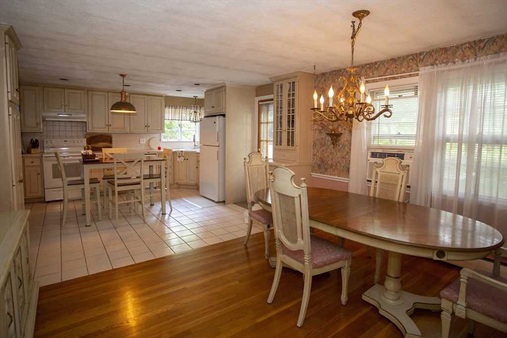 17 Outlook Road Wakefield, MA 01880 - Photo 5 of 38 Gallery Image 5
