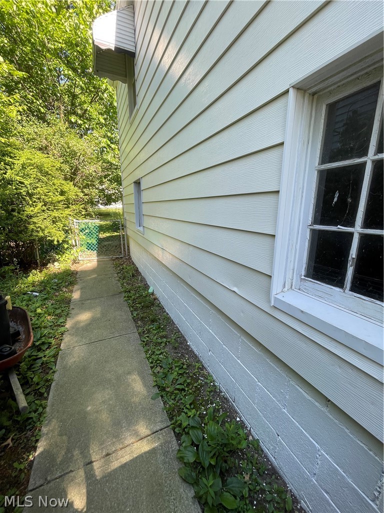 1663 Lyndhurst Road Lyndhurst, OH 44124 - Photo 4 of 45