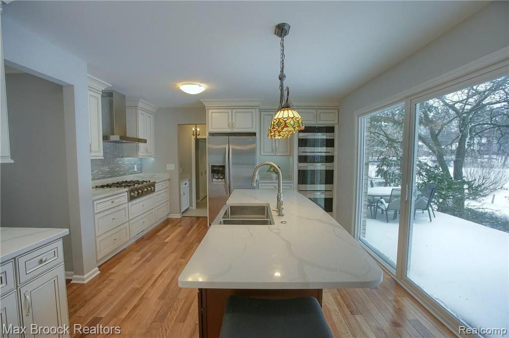 5076 Watergate Road West Bloomfield, MI 48323 - Photo 8 of 41