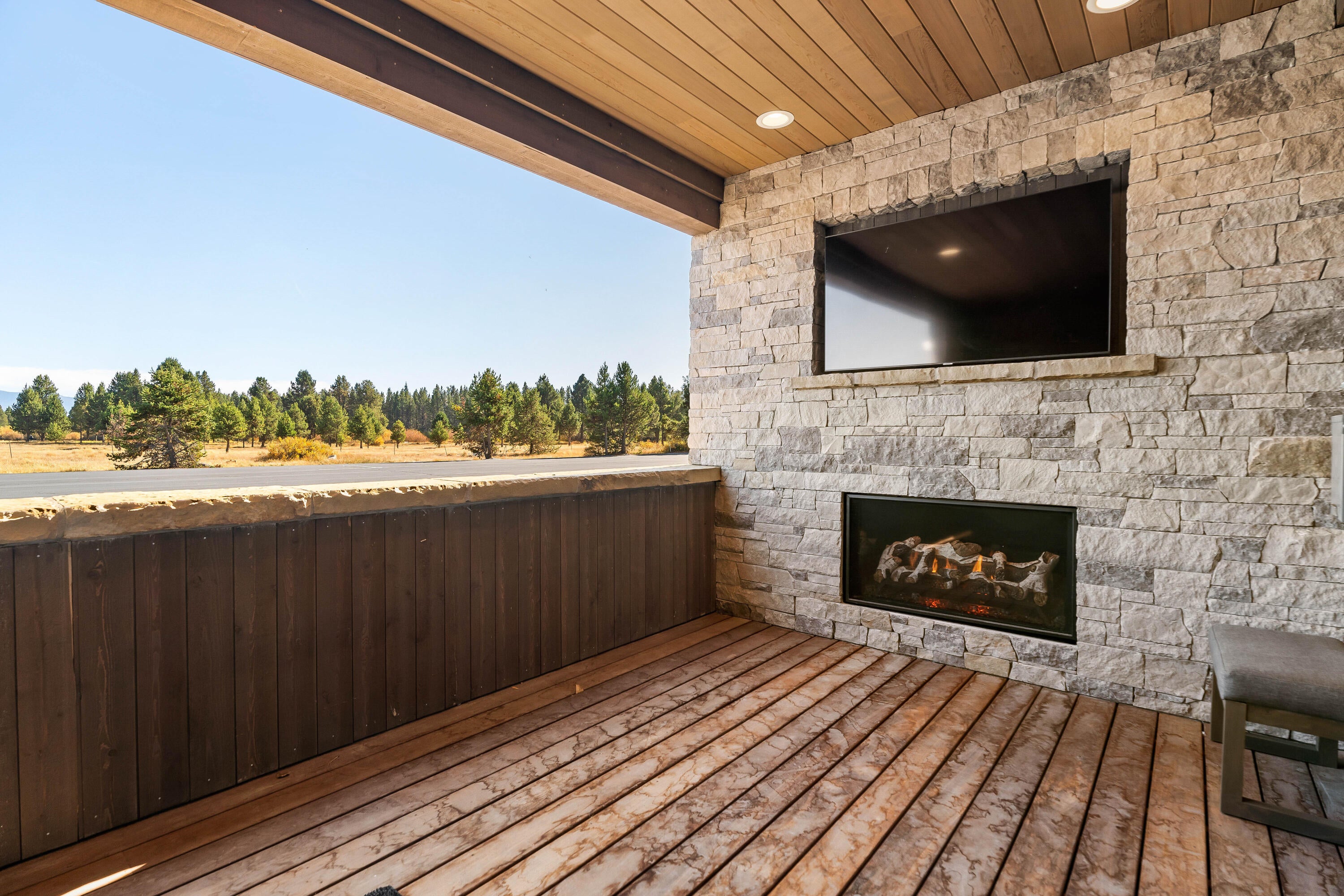 56878 River Road, Unit 2 Sunriver, OR 97707 - Photo 54 of 67 Outdoor living area for relaxing in the hot tub.