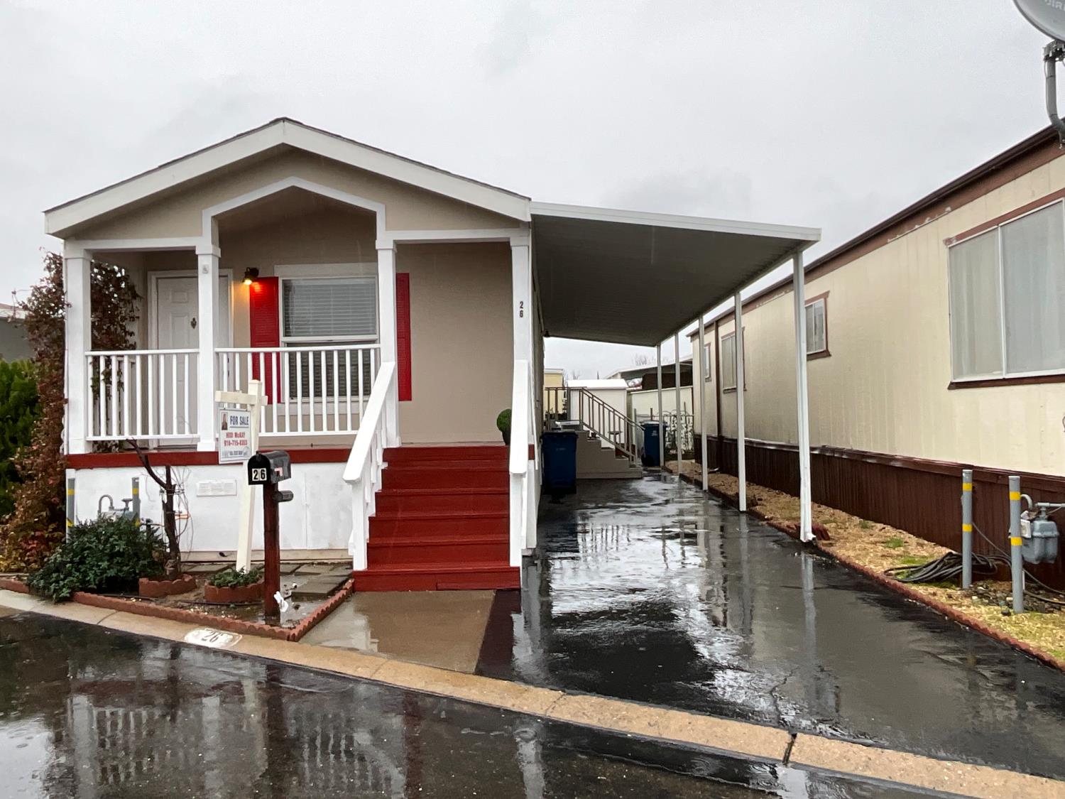 a view of entryway front of house