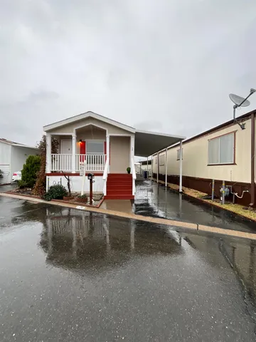 a view of a house with outdoor space