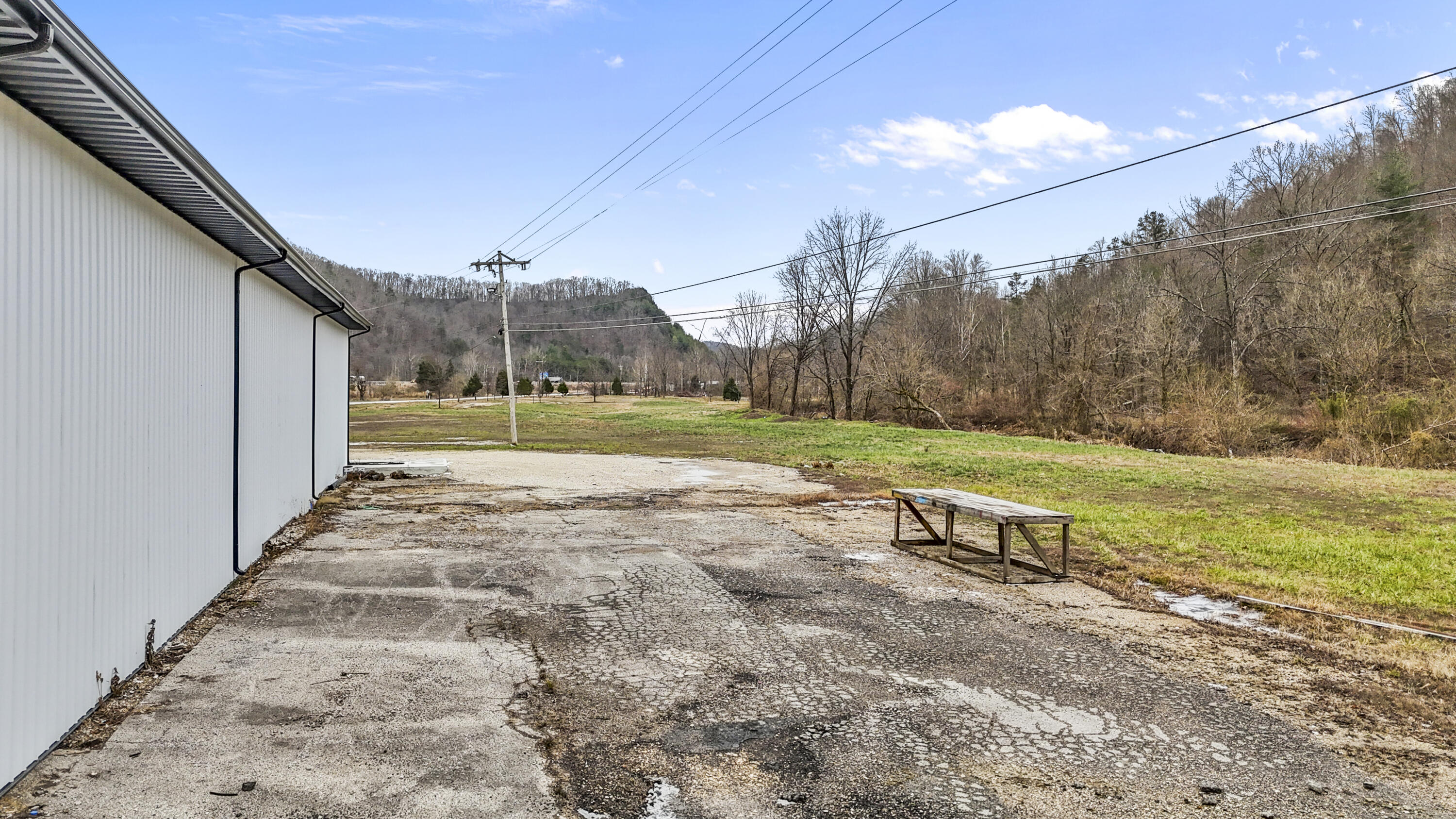 9585 Campton Road Stanton, KY 40380 - Photo 4 of 13 DJI_20251216150500_0148_D