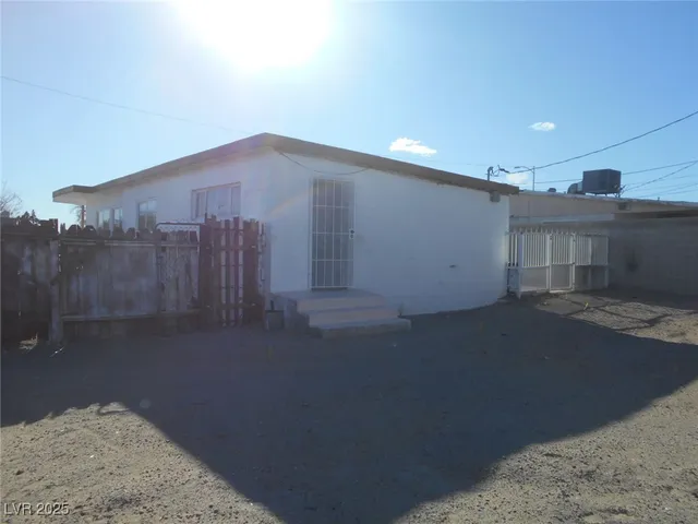 $1,700 | 2137 East St Louis Avenue, Las Vegas, NV 89104