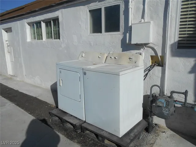 $1,700 | 2137 East St Louis Avenue, Las Vegas, NV 89104