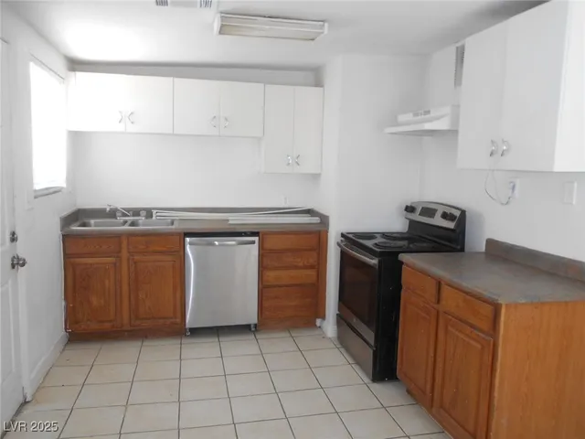 $1,700 | 2137 East St Louis Avenue, Las Vegas, NV 89104