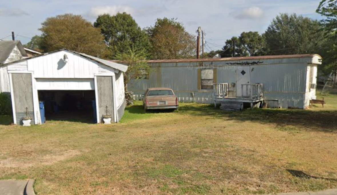 646 Baker Street Hempstead, TX 77445 - Photo 5 of 10
