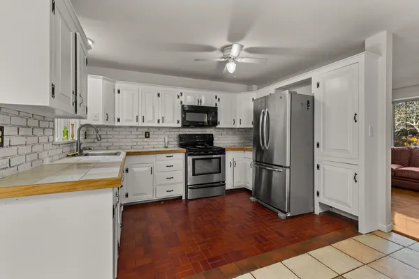 $605,000 | 60 Ocean Road, Greenland, NH 03840