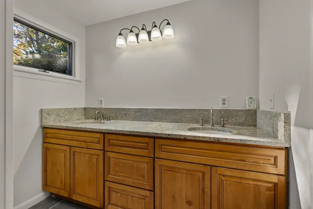 $605,000 | 60 Ocean Road, Greenland, NH 03840