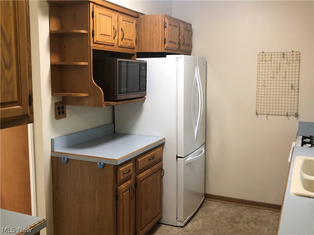 633 Schocalog Road Akron, OH 44320 - Photo 6 of 29