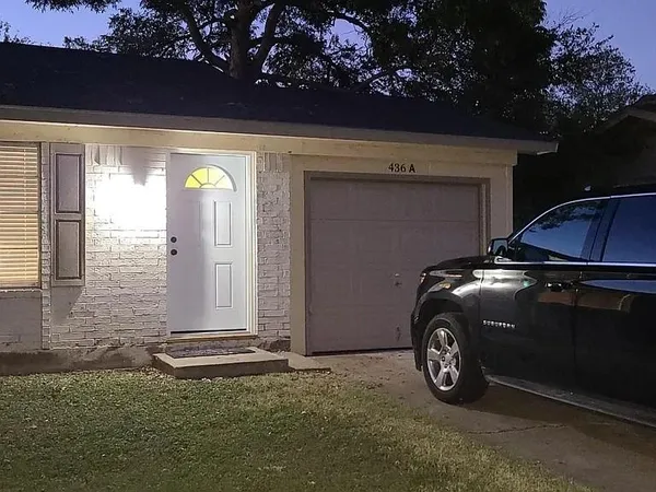 $1,550 | 436 Southwest Thomas Street, Unit A, Burleson, TX 76028