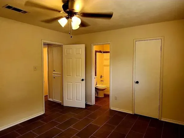 $1,550 | 436 Southwest Thomas Street, Unit A, Burleson, TX 76028