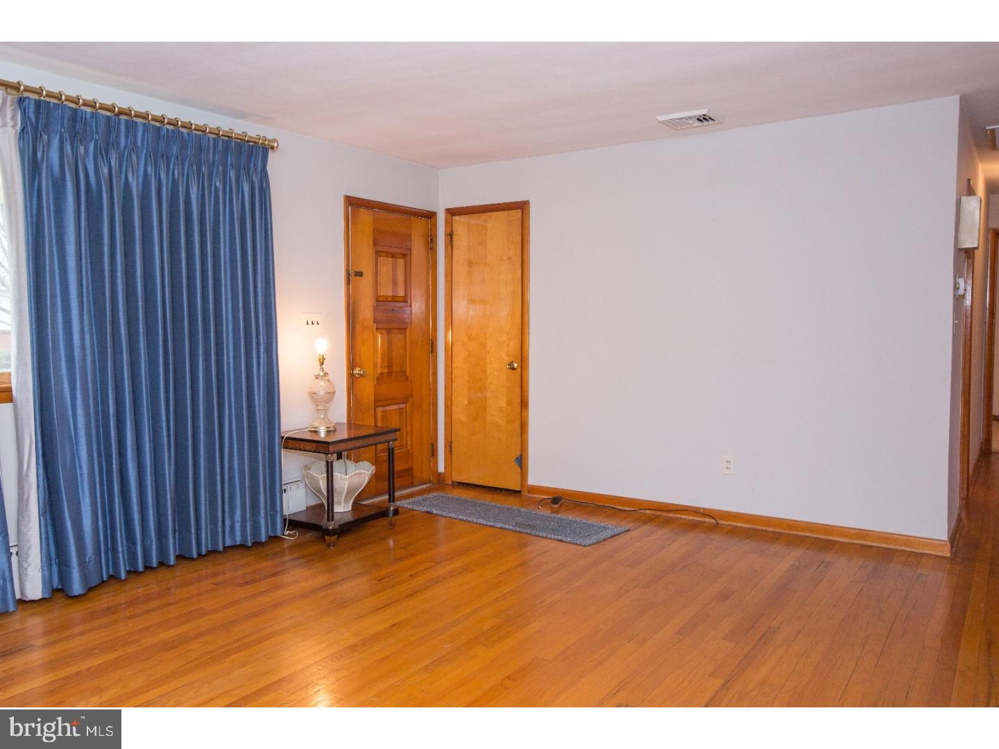 39 Alton Road Hamilton, NJ 08619 - Photo 2 of 20 Living Room