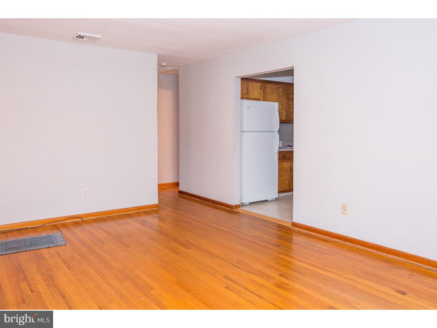 39 Alton Road Hamilton, NJ 08619 - Photo 3 of 20 Living Room