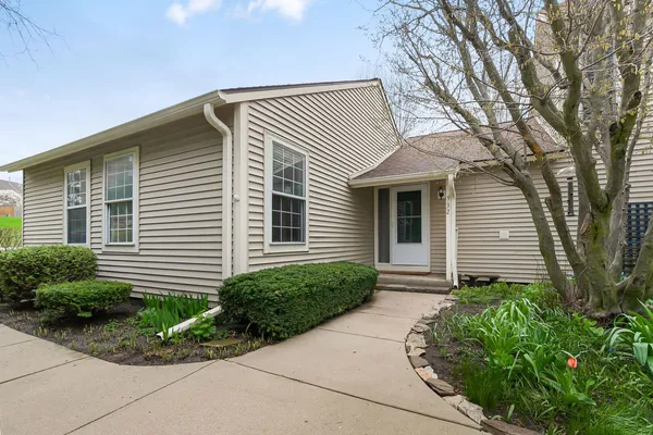 $175,000 | 932 Chase Court, Gurnee, IL 60031