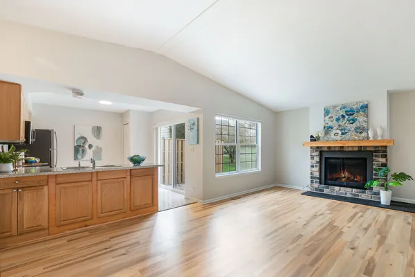 $175,000 | 932 Chase Court, Gurnee, IL 60031