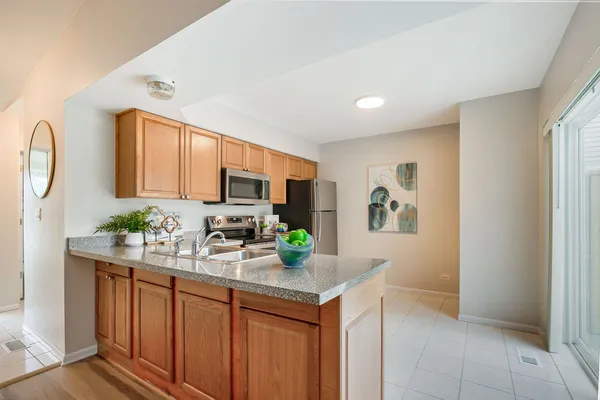 $175,000 | 932 Chase Court, Gurnee, IL 60031