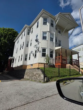$1,950 | 14 Caroline Street, Worcester, MA 01604